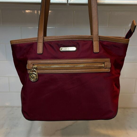 MICHAEL KORS Preppy Core Nylon & Leather Kempton Tote - Picture 2 of 16